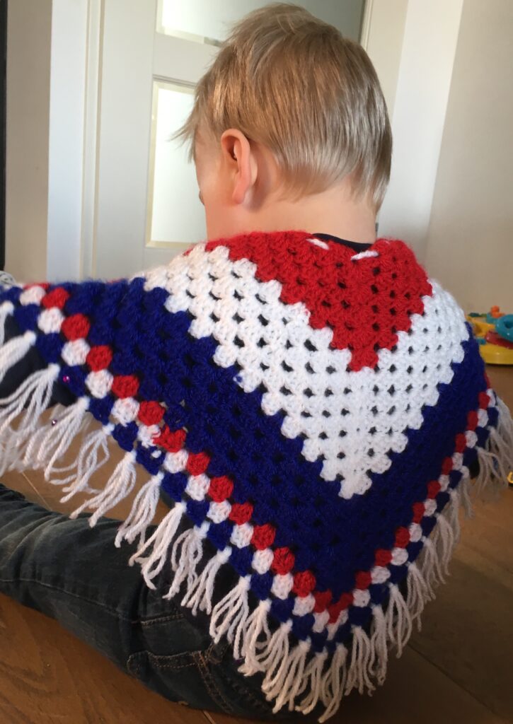 poncho met franjes kind