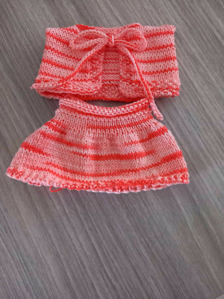 poppen kleding met Rio en Queen multi gehaakt 8